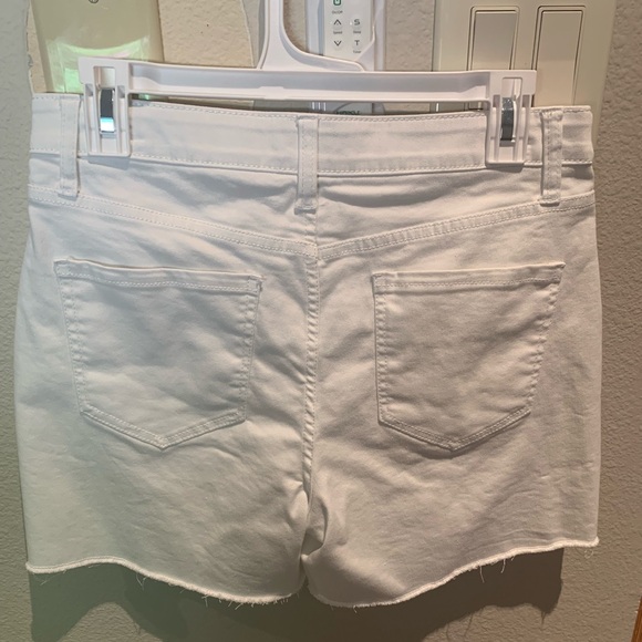 💕EUC💕 Bold Elements White Jean Shorts - Size 6 - Picture 2 of 3